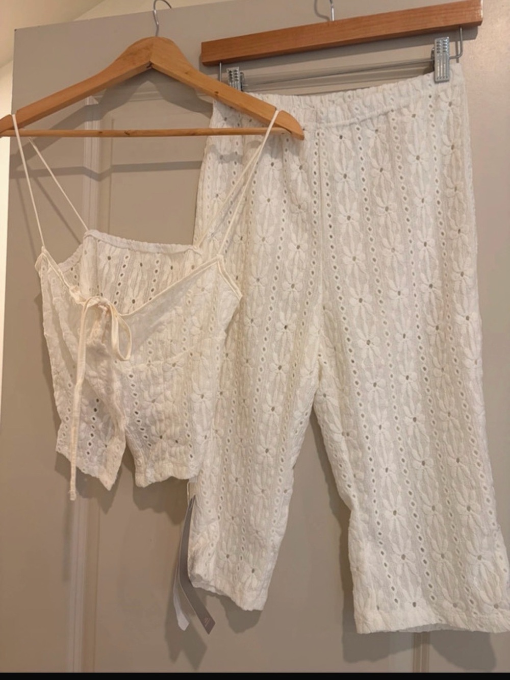 Missguided White Eyelet Crop Top & capri  Pants Set